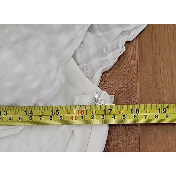 $448 Tory Burch Striped Seersucker Cotton White Dress
Sz 8 - Picture 8 of 8